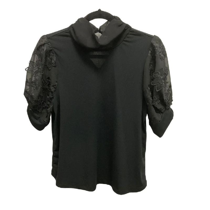 Top Short Sleeve By Cable And Gauge In Black, Size: M