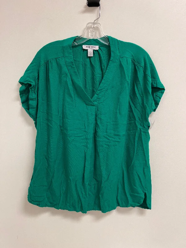 Top Short Sleeve By Nine West In Green, Size: M