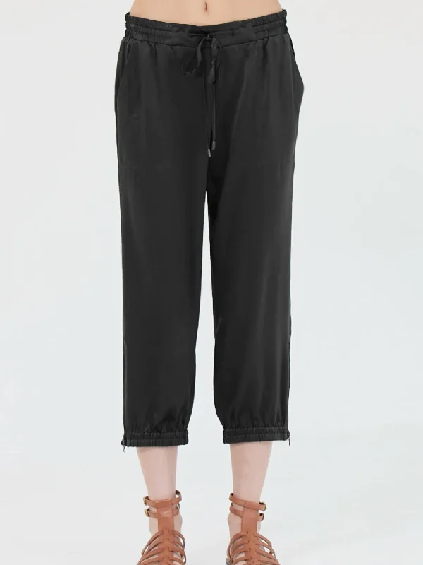 Parachute Capri Pants In Black