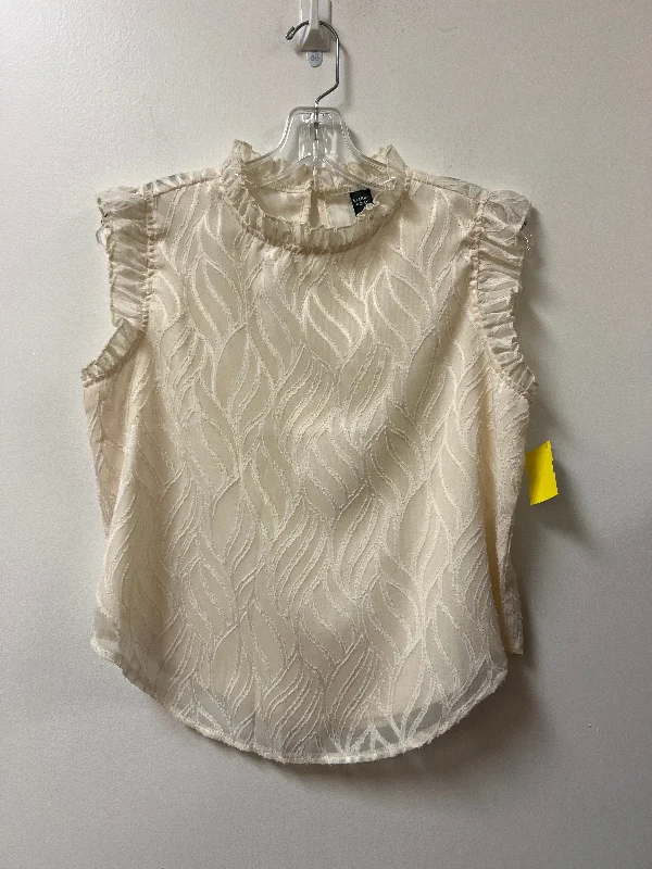 Top Sleeveless By Clothes Mentor In Cream, Size: M